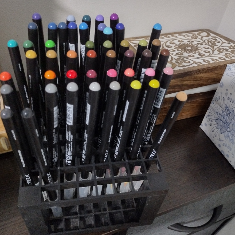 Arteza watercolor brush pens, 48 pieces and an organizer